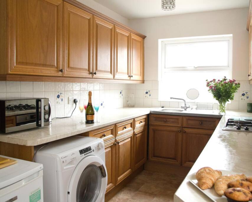 City Centre 4 Bedroom House Winchester Kültér fotó